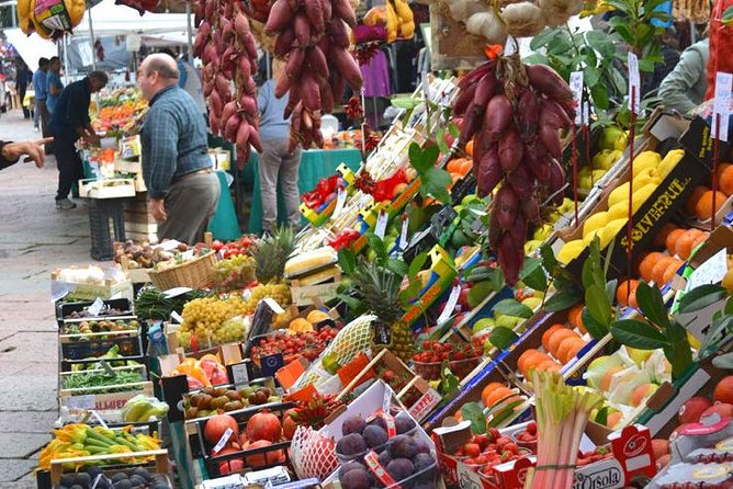 An exclusive experience: food market, private chef and lunch! - What you take home: recipe booklet + diploma