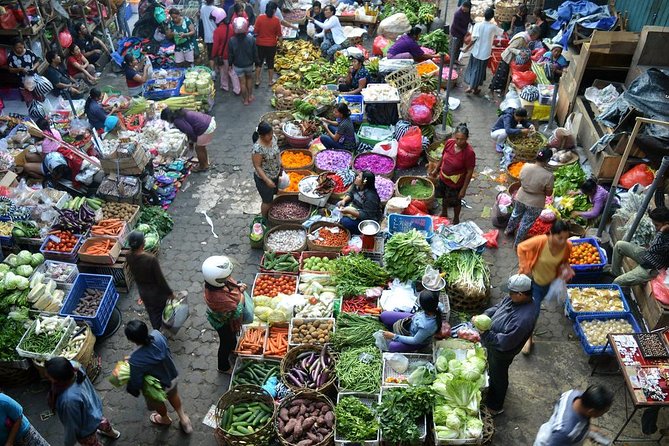 Balinese Cooking class with traditional morning market visit - Entering Ubud: the morning market that sets up your cooking