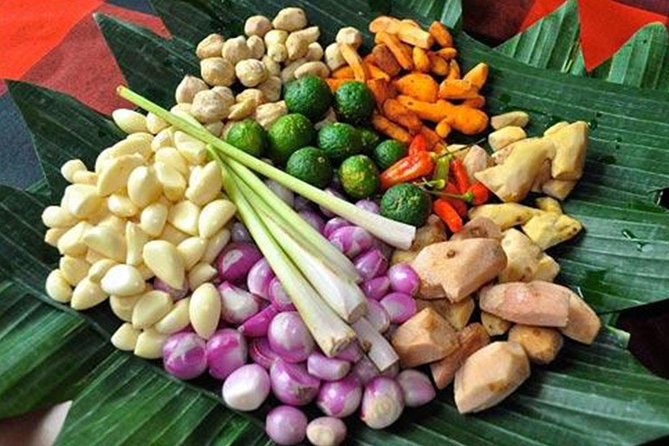 Balinese Cooking class with traditional morning market visit - Laplapan welcome and making canang offerings