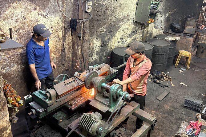 Best of Dharavi Slum with Market Tour - Mahim lather work: bags, wallets, and skill-based production
