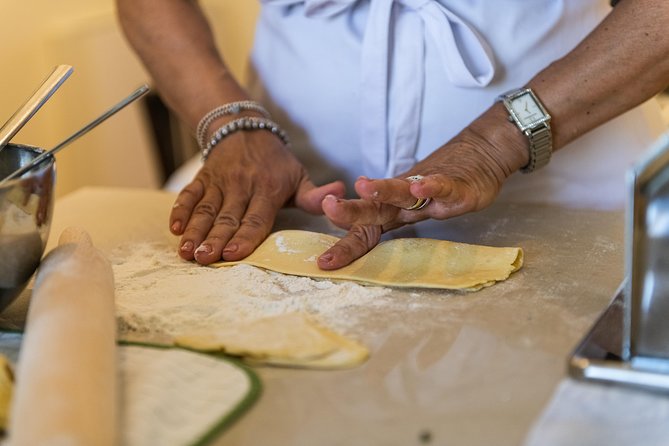 Cesarine: Small Group Market tour and Cooking class in Verona - Pasta making: technique you can reuse later