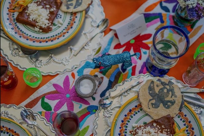 Flavors of Oaxaca: Cooking Class with No Set Menu and Local Market Tour - Back to the kitchen with Oscar: what “participation” looks like