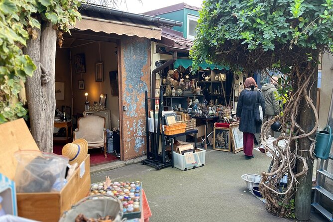 Flea Market Secrets near Montmartre: A Paris Hunt for Treasures - How Each Section Changes Your Shopping Strategy