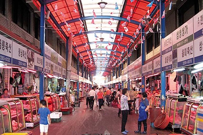 Full-Day Culinary Tour of Seoul Including Noryangjin Fish Market and Korean BBQ Dinner - Ikseon-dong hanok street: where old houses meet modern snacks