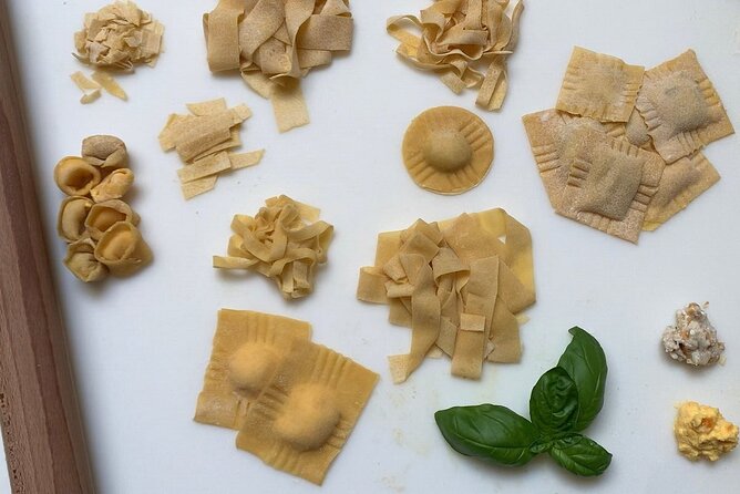 Kitchen of Mamma: Pasta Cooking Class with market visit in Rome - Meeting point and timing for a smooth start (Via Palestro at 11:00)