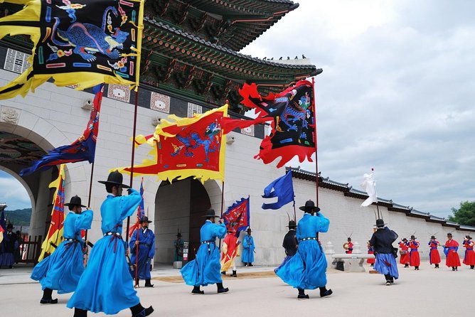 Korean Palace and Market Tour in Seoul Including Insadong and Gyeongbokgung Palace - Changdeokgung Palace and the Huwon Rear Garden walk