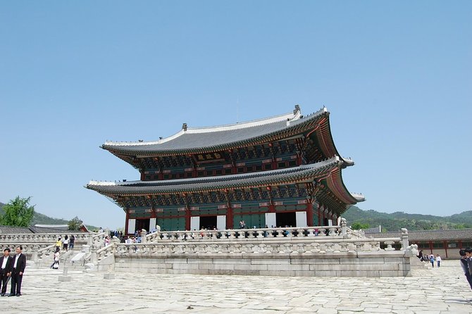 Korean Palace and Market Tour in Seoul Including Insadong and Gyeongbokgung Palace - Insadong Antique Alley: souvenirs with character