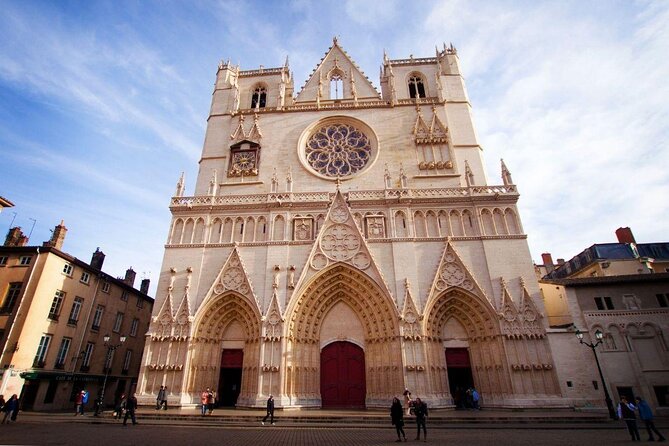 Lyon Private Walking Tour and Food Market Discovery - Key Points Before You Go