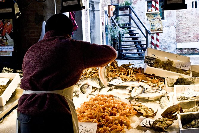 Market Tour and Dining at a Local's Home in Venice - The Market Walk: Seasonal Products and How Locals Choose Them