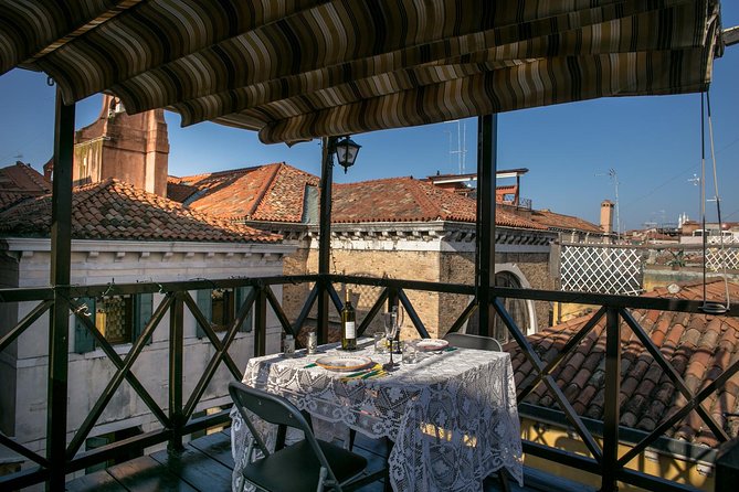 Market Tour and Dining at a Local's Home in Venice - In a Venetian Home Kitchen: Show Cooking With Real Family Recipes