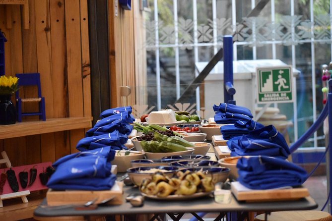 Mastering Mexican Salsas Cooking Class and Market Tour - Aura Cocina Mexicana kitchen: how the class is structured