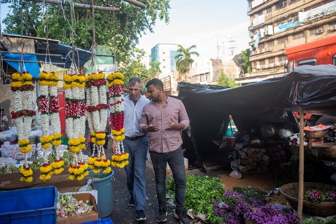 Mumbai Morning Market Tour of Flowers, Fish, and More - Dadar fruit and vegetable market: the daily rhythm behind the produce