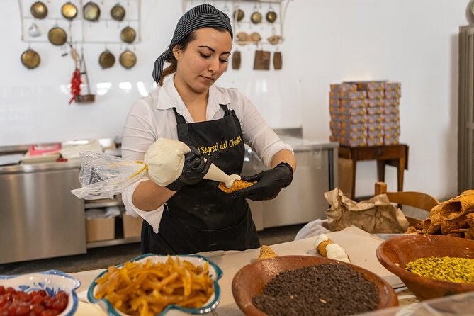 Palermo Street Food & Market Tour by Eating Europe - Stop 2: Forno Storico Pietro Marino and Two Kinds of Sfincione