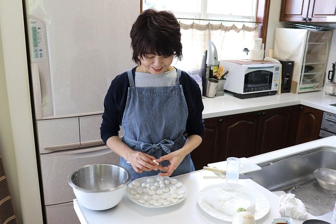 Private Market Tour and Cooking Class with Kanae, a Sapporo Local - The 15-Minute Ride to Kanae’s Home: From Market Energy to Home-Kitchen Calm