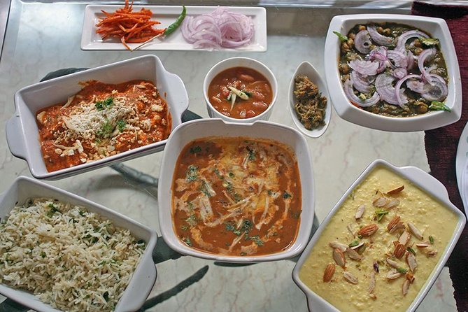Private Market Tour and Vegetarian Cooking Class in Mumbai - A Matunga home kitchen that feels local