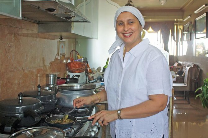 Private Mumbai Home Cooking Lesson and Grant Road Market Tour - Back at the apartment: a home cooking class that stays human