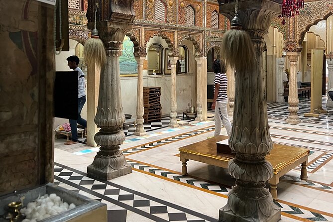 Private Old Delhi Heritage and Spice Market Tour - Pasar Chandni Chowk: where the market teaches you how Old Delhi works