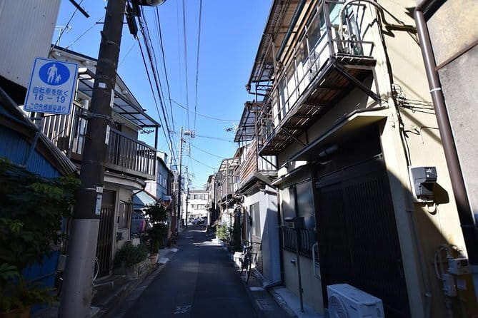 Private Tokyo's Famed Tsukiji Fish Market Tour - Stop 2: Tsukiji Jogai Market for Etiquette and Snack Hunting