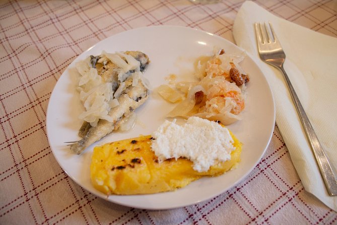 Private Venice Cooking Class and Market Tour with Fun Local Laura - Walking to the kitchen: an easy change from tourist Venice
