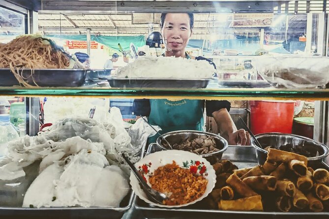 Siem Reap Authentic Breakfast and Market Tour - Stop 3: Wat Bo Temple and bai set chrouk with grilled pork