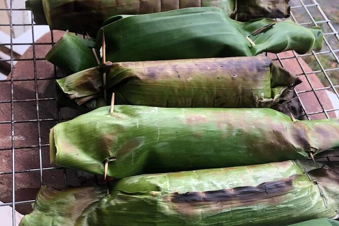 Siem Reap Authentic Breakfast and Market Tour - Stop 4: Phsar Leu Thom Thmey desserts and photo-friendly market time