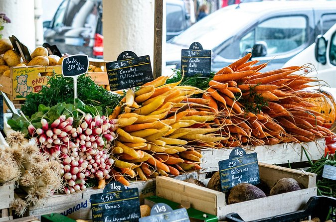 Sunday morning Eiffel Tower Food Market Tour -Max 8 people - Stop 4: Rue Saint-Dominique wine bar with two pours