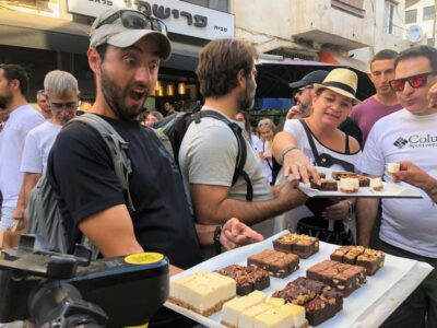 Tel Aviv: 2-Hour Levinsky Market Tour with Full Lunch - How the 2 hours usually feel on the ground