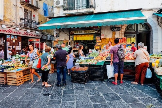 The Spanish Quarters, Street Art and Local Market Tour in Naples - The guide factor: why the stories matter here