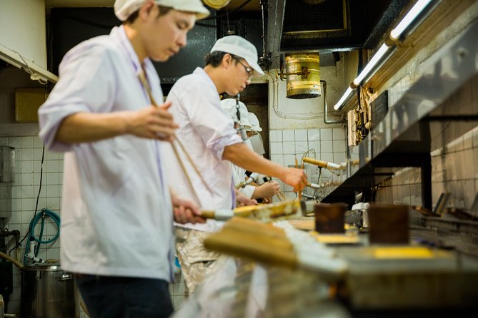 Tokyo : Tsukiji Fish Market Tour with Fresh Sashimi Tasting - Stop 1: Tsukiji Jogai Market, the maze where you learn by eating