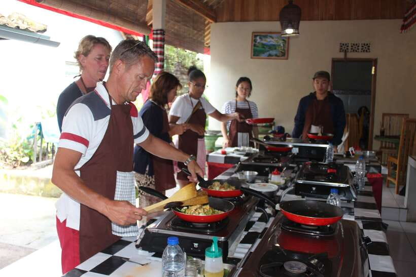 Ubud: Balinese Cooking Class and Market Tour - Choosing morning vs afternoon: market and rice or Canang and compound life