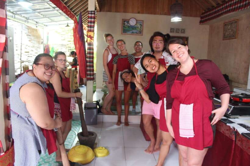 Ubud : Regular or Vegetarian cooking class with market visit - Lunch or dinner buffet: eating your work (while it’s still hot)