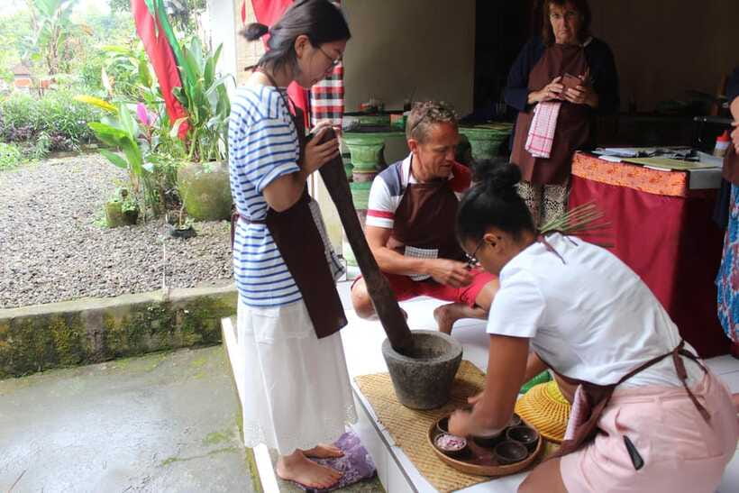 Ubud : Regular or Vegetarian cooking class with market visit - Price and value: $23 for food, context, and a repeatable skill