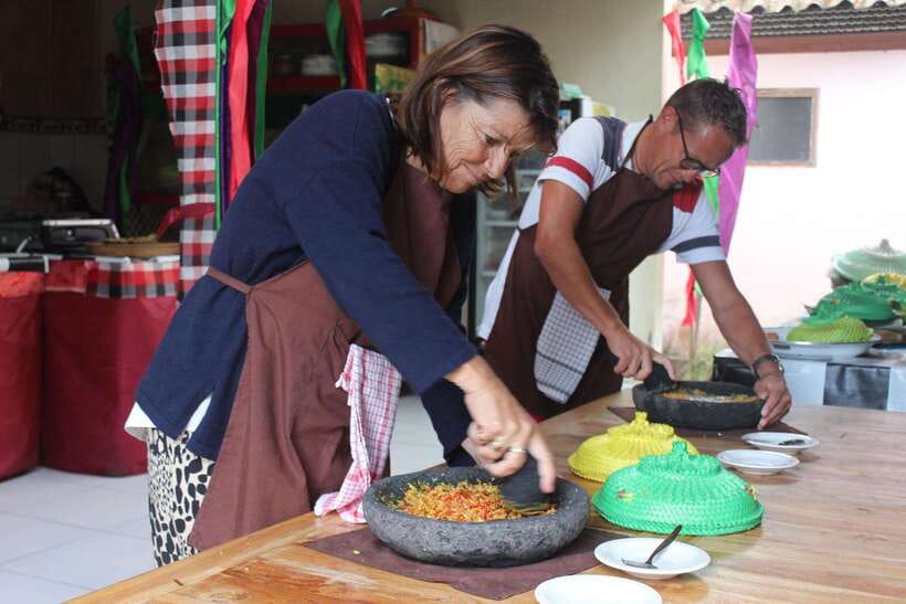 Ubud : Regular or Vegetarian cooking class with market visit - Pickup, timing, and the morning-vs-afternoon choice