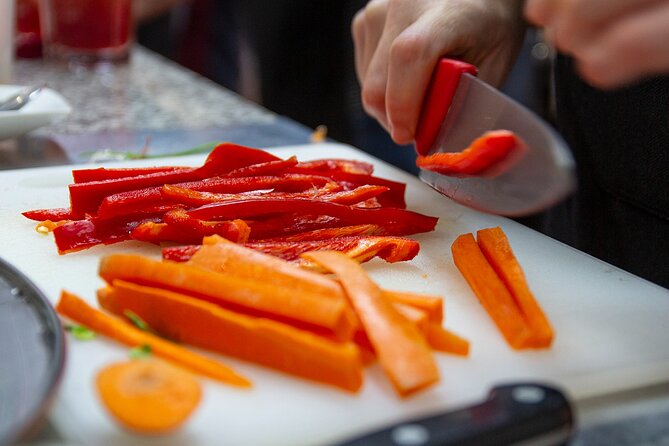 Vegetable Paella cooking class, tapas and Ruzafa market visit - Tapas and sangria workshop: the social warm-up before you cook