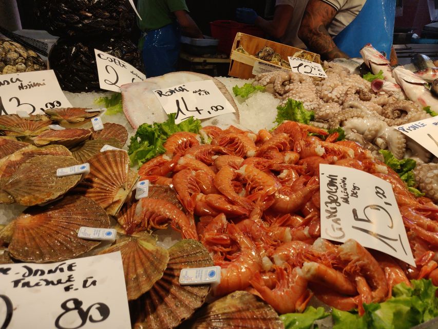Venice: Local Fish Market With Cicchetti, Lunch, and Wine - Rialto Fish Market: what you see and what you learn