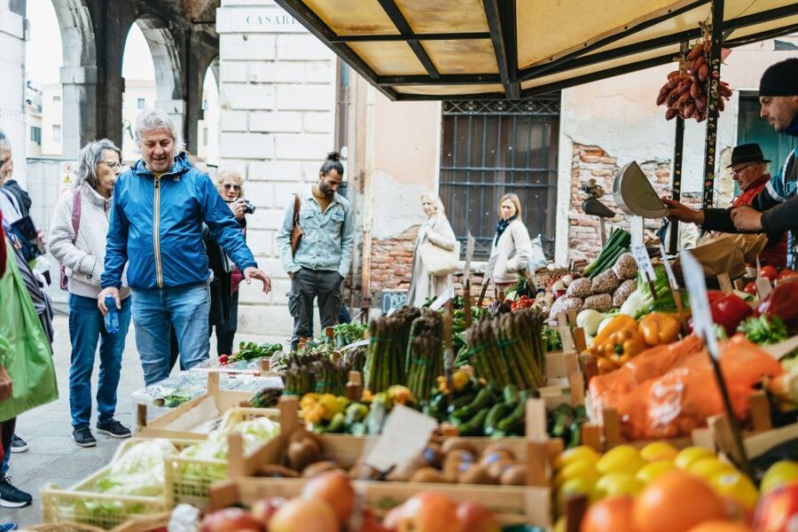 Venice: Rialto Market Tour, Cooking Class, and Lunch - Timing traps to avoid: afternoon option, 6:00 PM, and market closures