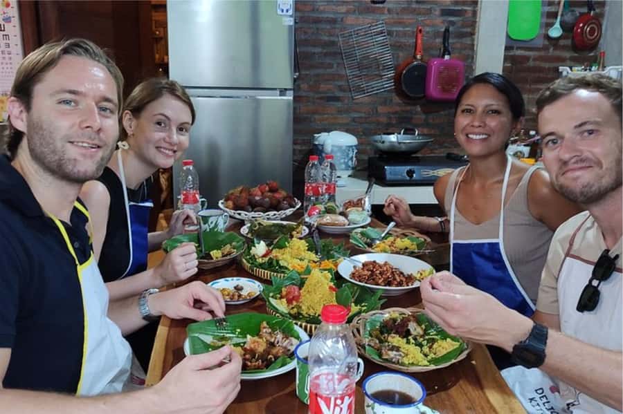 Yogyakarta: 3-hour Cooking Class with Market Tour - The Big Lunch/Dinner Moment: Eating Together Like Family