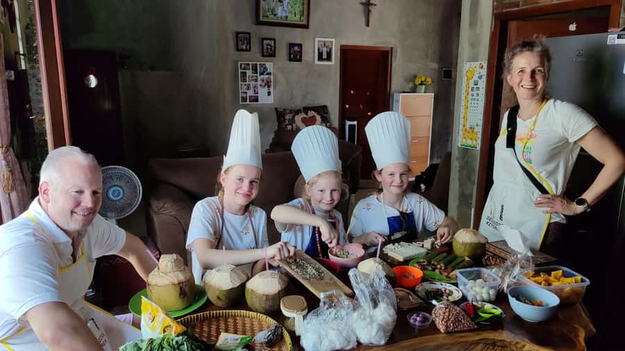 Yogyakarta: Cooking Class with Market Visit and Hotel Pickup - Who Are the Guides and Chefs, and How That Impacts Your Class?