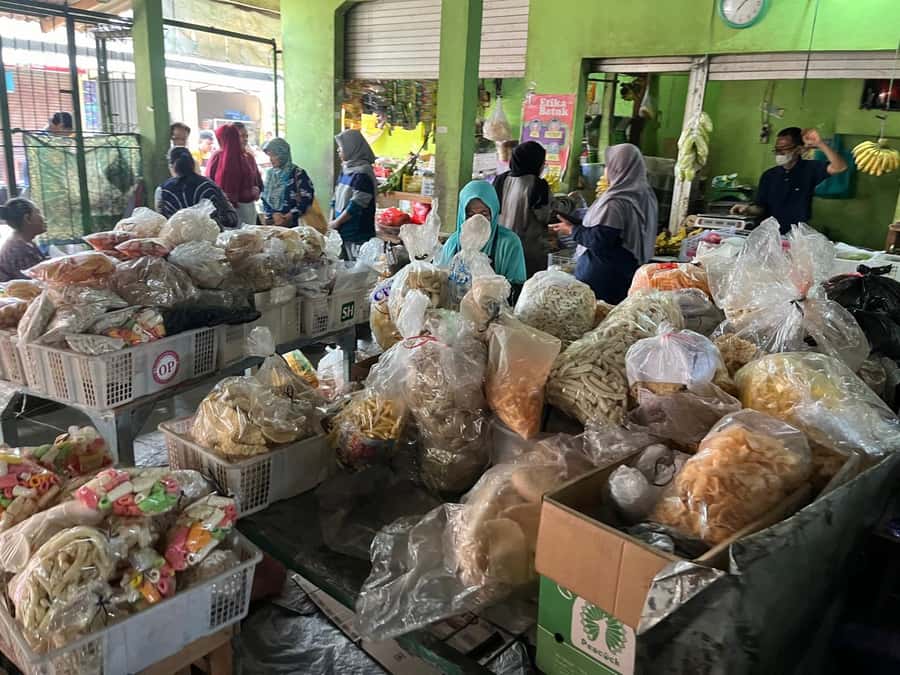 Yogyakarta: Cooking Class with Traditional Market Tour - The 30-Minute Shopping Stop: Picking Vegetables Like a Local