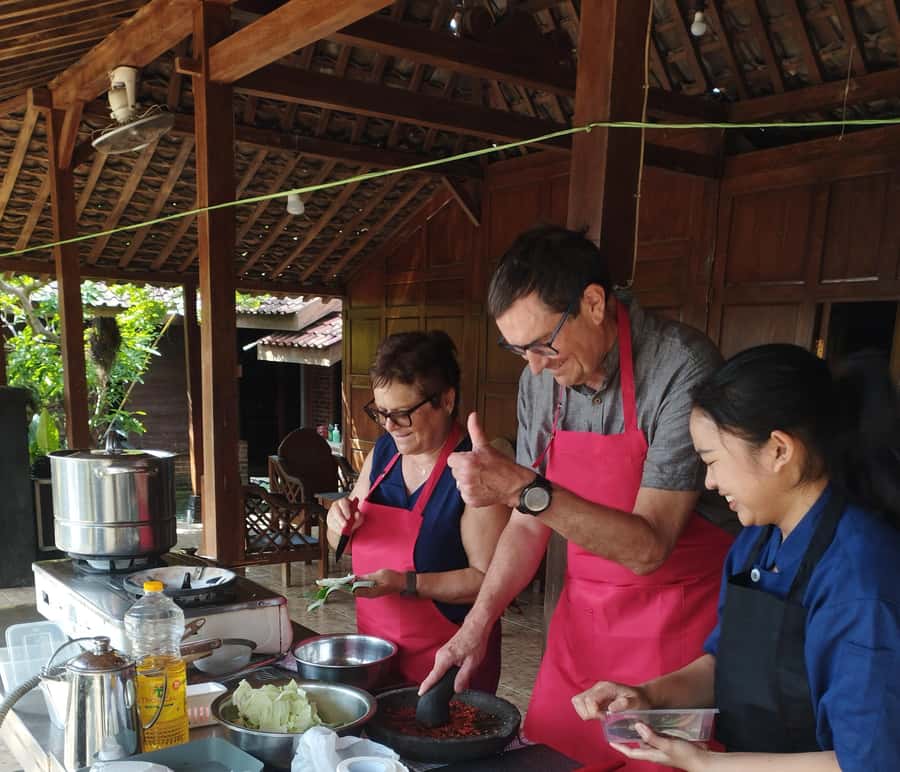 Yogyakarta: Javanese Cooking Class & Market Tour - From fresh shopping to a Javanese house cooking setup