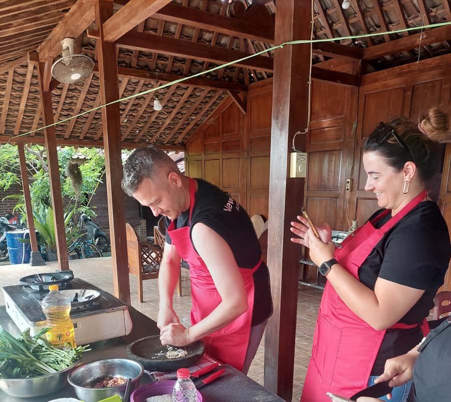 Yogyakarta: Javanese Cooking Class & Market Tour - The cooking class: how much you really do yourself